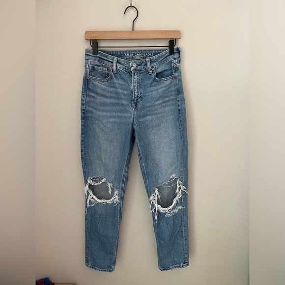 American Eagle Outfitters Distressed Mom Jeans Size 4 Short - Picture 1 of 9